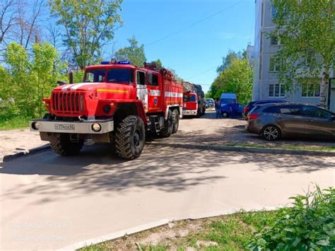 Вызовите скорую и полицию