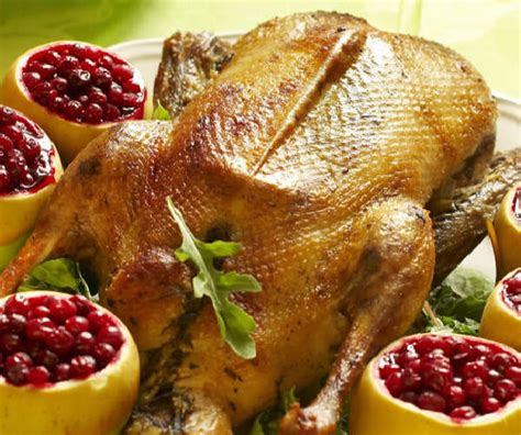 Гусь с клюквой: необычная комбинация вкусов