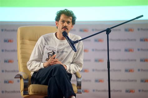 Карандышев ведет обед перед торжеством