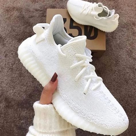 Лучшие способы сочетать кроссовки Adidas Yeezy