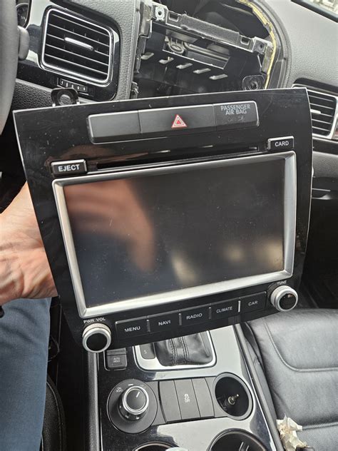 Найдите устройство VW Touareg