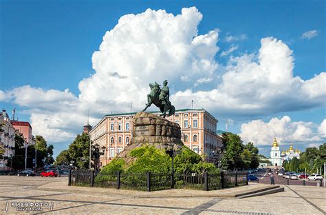 Основные памятники истории и культуры города: