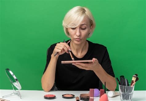 Шаг 5: Подготовка краски и инструментов