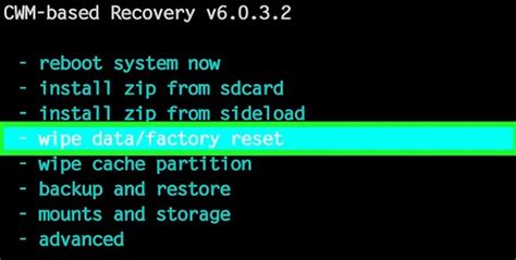 Выберите опцию "Wipe data/Factory reset"